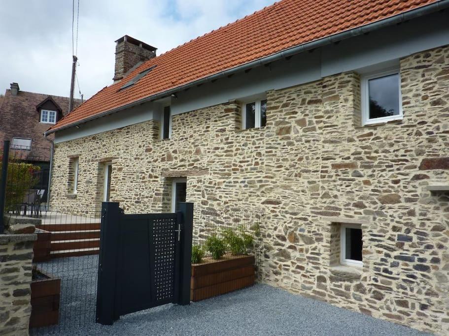 Maison Renovee Dans Le Bocage Normand Canisy Exterior foto